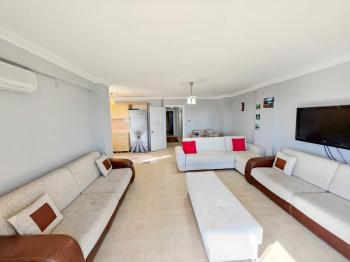 Akbük Sultan Homes’ta Deniz Manzaralı Havuzlu Eşyalı 2+1 Çatı Dubleksi