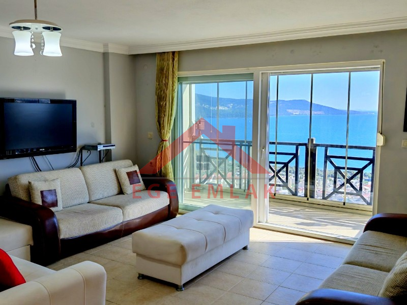 Akbük Sultan Homes’ta Deniz Manzaralı Havuzlu Eşyalı 2+1 Çatı Dubleksi