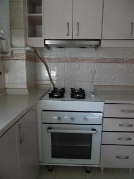 MUHİTTİN MAHALLESİNDE SALİH OMURTAK CADDESİNE YAKIN 3+1 KİRALIK DAİRE 