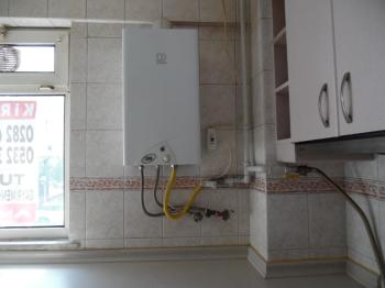MUHİTTİN MAHALLESİNDE SALİH OMURTAK CADDESİNE YAKIN 3+1 KİRALIK DAİRE 