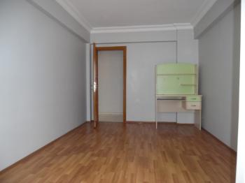 MUHİTTİN MAHALLESİNDE SALİH OMURTAK CADDESİNE YAKIN 3+1 KİRALIK DAİRE 