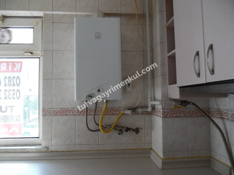 MUHİTTİN MAHALLESİNDE SALİH OMURTAK CADDESİNE YAKIN 3+1 KİRALIK DAİRE 