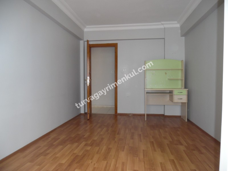MUHİTTİN MAHALLESİNDE SALİH OMURTAK CADDESİNE YAKIN 3+1 KİRALIK DAİRE 