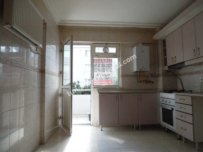 MUHİTTİN MAHALLESİNDE SALİH OMURTAK CADDESİNE YAKIN 3+1 KİRALIK DAİRE 