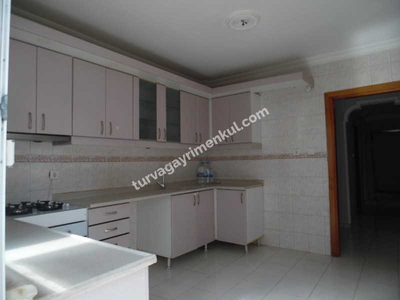 MUHİTTİN MAHALLESİNDE SALİH OMURTAK CADDESİNE YAKIN 3+1 KİRALIK DAİRE 