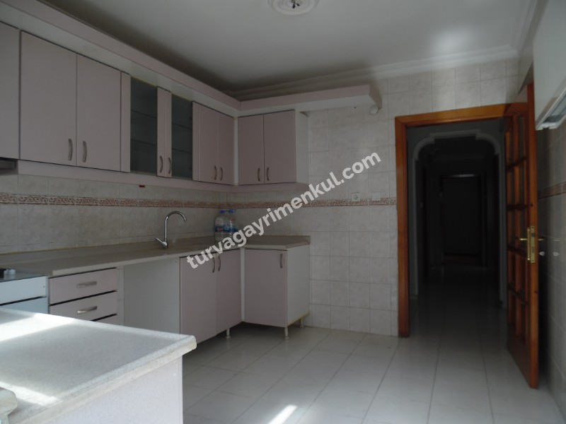 MUHİTTİN MAHALLESİNDE SALİH OMURTAK CADDESİNE YAKIN 3+1 KİRALIK DAİRE 