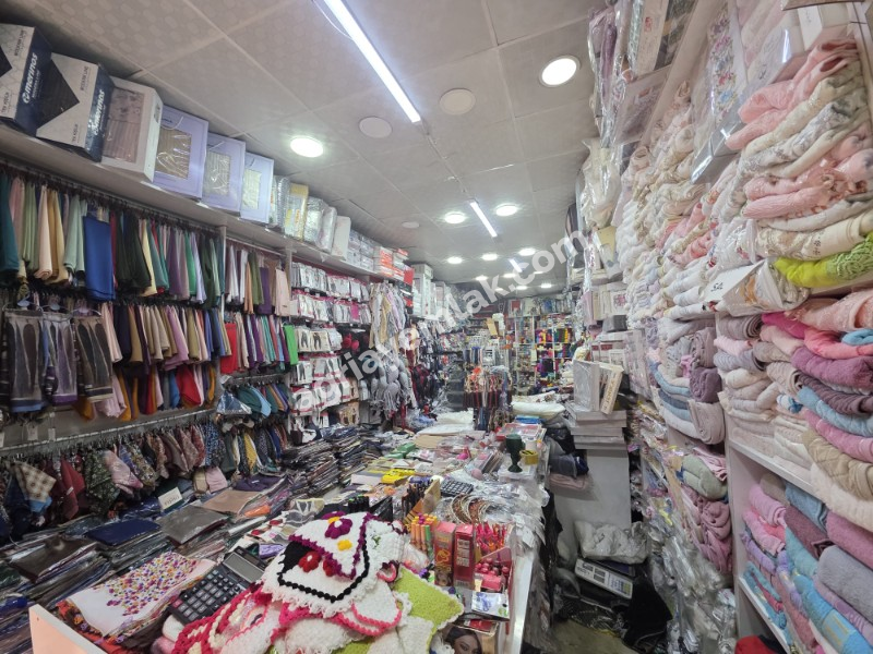 CUMHURİYET MAHALLESİ ESKİ VAN CADDESİ’NDE SATILIK 2 KATLI 150 M² TİCARİ DÜKKAN