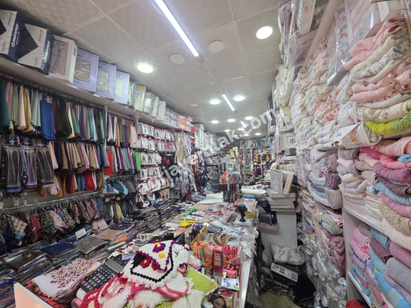 CUMHURİYET MAHALLESİ ESKİ VAN CADDESİ’NDE SATILIK 2 KATLI 150 M² TİCARİ DÜKKAN