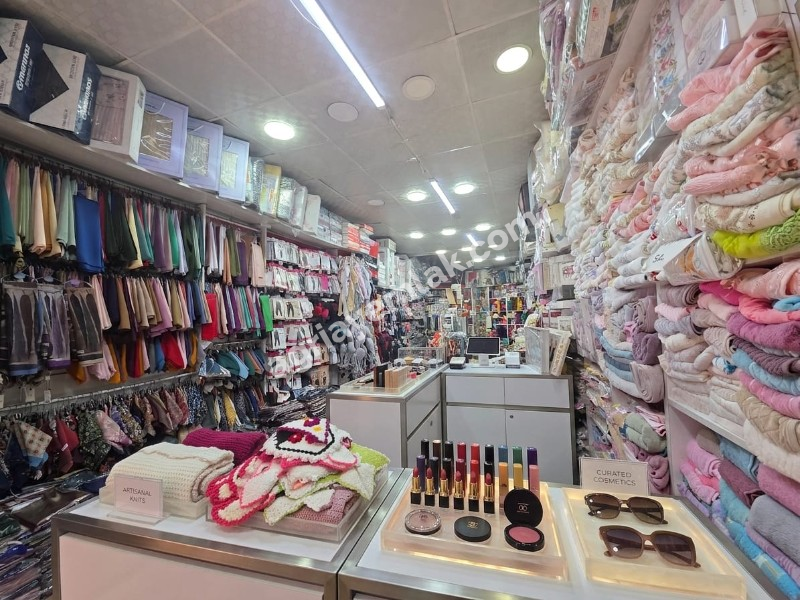 CUMHURİYET MAHALLESİ ESKİ VAN CADDESİ’NDE SATILIK 2 KATLI 150 M² TİCARİ DÜKKAN