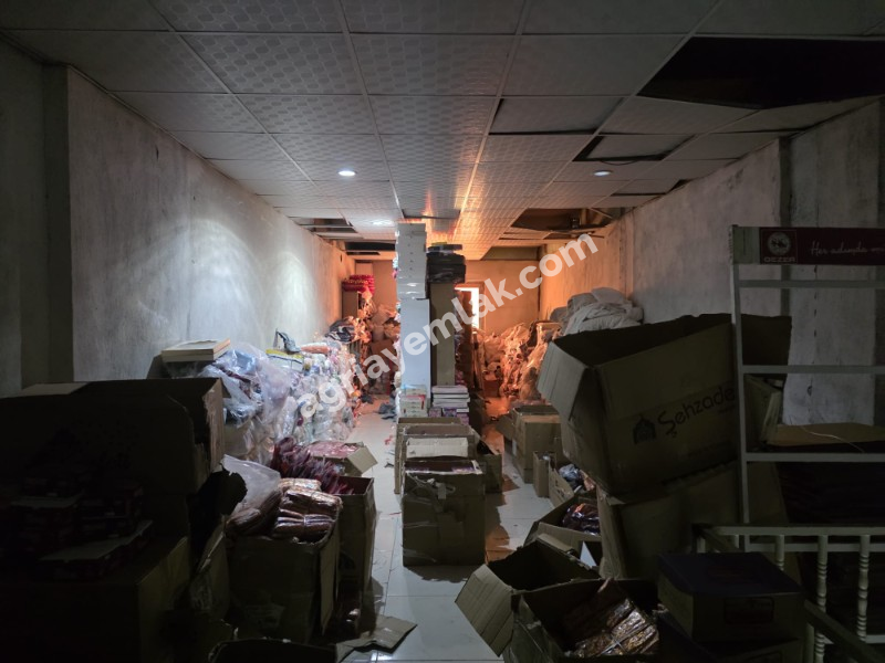 CUMHURİYET MAHALLESİ ESKİ VAN CADDESİ’NDE SATILIK 2 KATLI 150 M² TİCARİ DÜKKAN