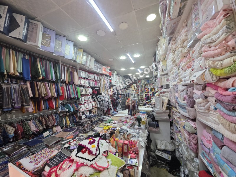 CUMHURİYET MAHALLESİ ESKİ VAN CADDESİ’NDE SATILIK 2 KATLI 150 M² TİCARİ DÜKKAN