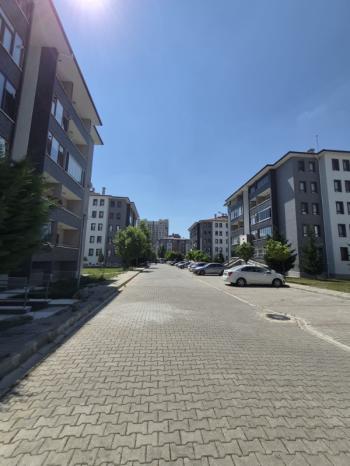 AFYON ÜÇOK EMLAKTAN UYDUKENT OTOGAR TOKİ DE KİRALIK 3+1 BAKIMLI GENİŞ DAİRE