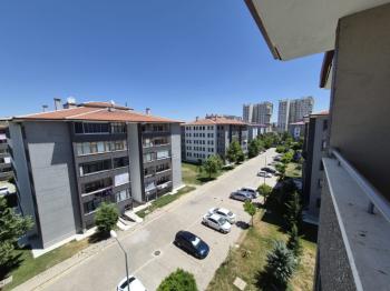 AFYON ÜÇOK EMLAKTAN UYDUKENT OTOGAR TOKİ DE KİRALIK 3+1 BAKIMLI GENİŞ DAİRE