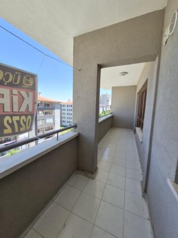 AFYON ÜÇOK EMLAKTAN UYDUKENT OTOGAR TOKİ DE KİRALIK 3+1 BAKIMLI GENİŞ DAİRE