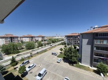 AFYON ÜÇOK EMLAKTAN UYDUKENT OTOGAR TOKİ DE KİRALIK 3+1 BAKIMLI GENİŞ DAİRE