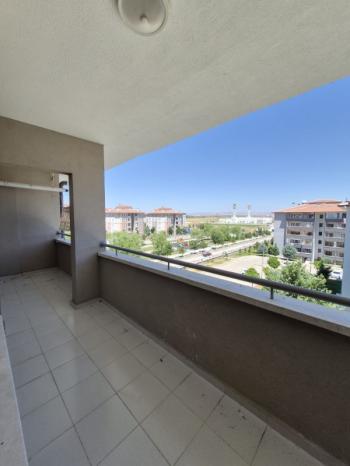 AFYON ÜÇOK EMLAKTAN UYDUKENT OTOGAR TOKİ DE KİRALIK 3+1 BAKIMLI GENİŞ DAİRE