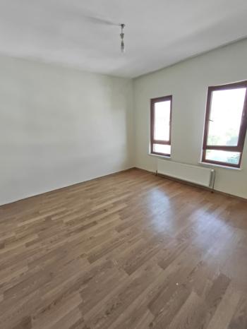 AFYON ÜÇOK EMLAKTAN UYDUKENT OTOGAR TOKİ DE KİRALIK 3+1 BAKIMLI GENİŞ DAİRE