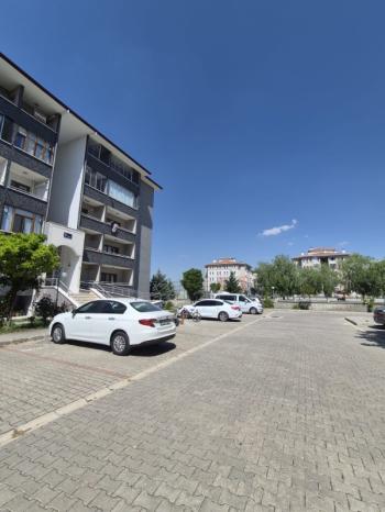AFYON ÜÇOK EMLAKTAN UYDUKENT OTOGAR TOKİ DE KİRALIK 3+1 BAKIMLI GENİŞ DAİRE