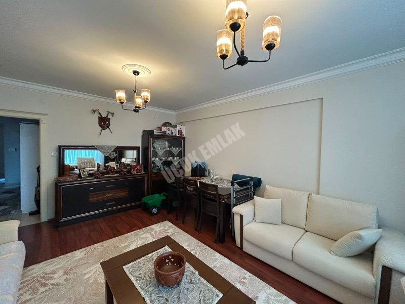 AFYON ÜÇOK EMLAKTAN ESENTEPE MAH SATILIK 3+1 CADDE ÜZERİ BAKIMLI LÜX DAİRE