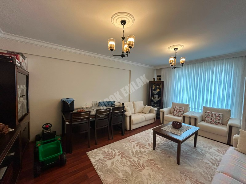 AFYON ÜÇOK EMLAKTAN ESENTEPE MAH SATILIK 3+1 CADDE ÜZERİ BAKIMLI LÜX DAİRE