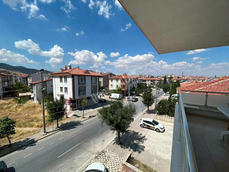 AFYON ÜÇOK EMLAKTAN ESENTEPE MAH SATILIK 3+1 CADDE ÜZERİ BAKIMLI LÜX DAİRE