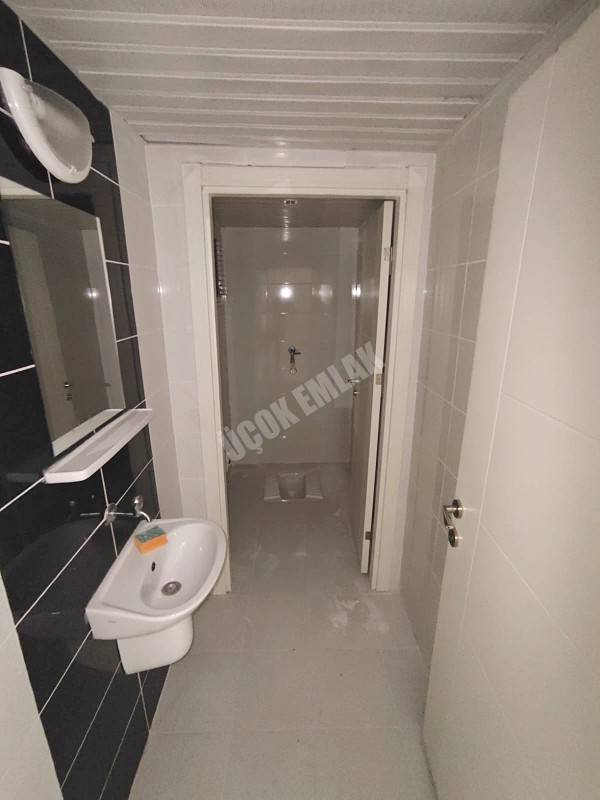 AFYON ÜÇOK EMLAKTAN UYDUKENT OTOGAR TOKİ DE KİRALIK 3+1 BAKIMLI GENİŞ DAİRE