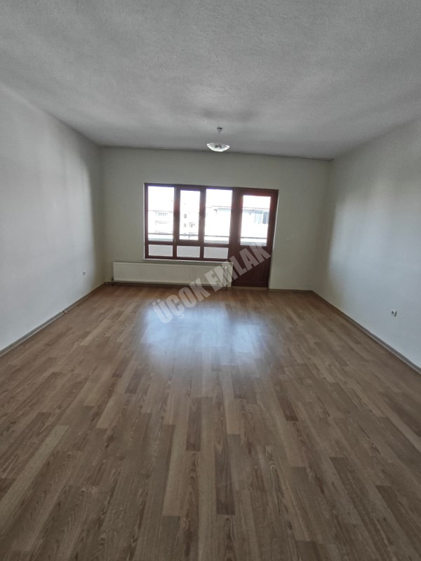 AFYON ÜÇOK EMLAKTAN UYDUKENT OTOGAR TOKİ DE KİRALIK 3+1 BAKIMLI GENİŞ DAİRE