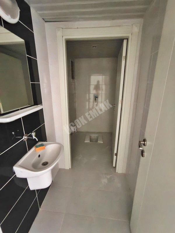 AFYON ÜÇOK EMLAKTAN UYDUKENT OTOGAR TOKİ DE KİRALIK 3+1 BAKIMLI GENİŞ DAİRE