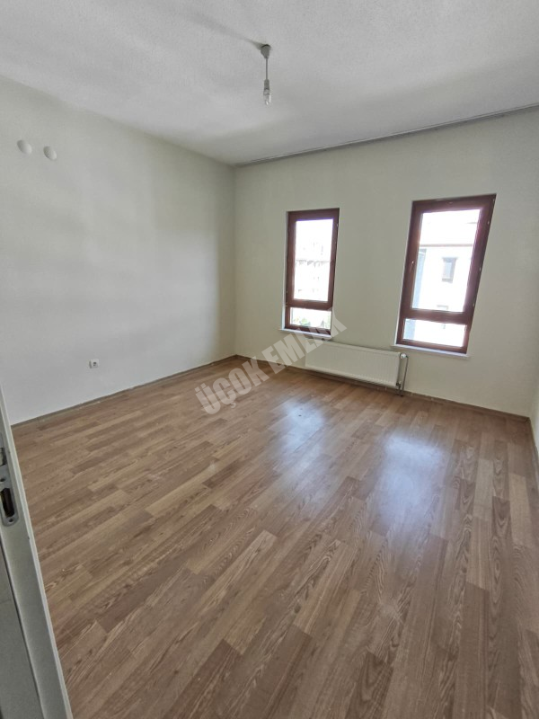 AFYON ÜÇOK EMLAKTAN UYDUKENT OTOGAR TOKİ DE KİRALIK 3+1 BAKIMLI GENİŞ DAİRE