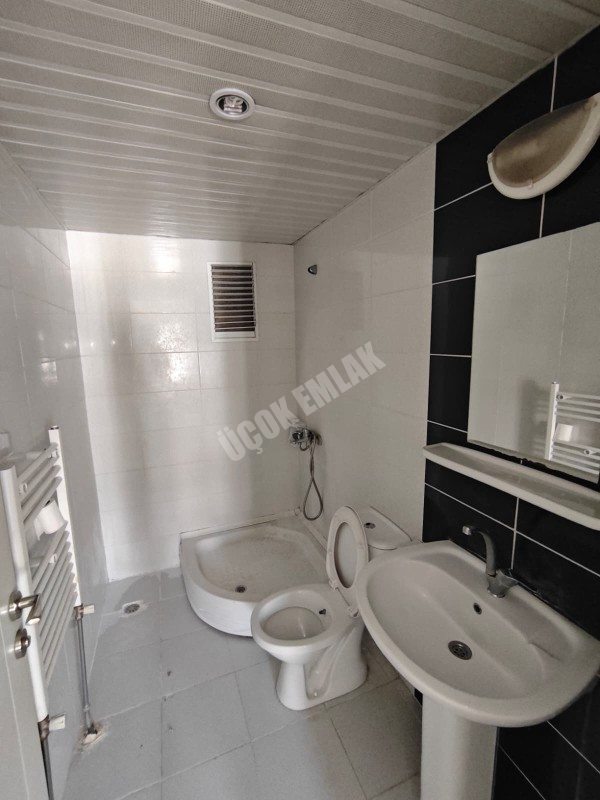 AFYON ÜÇOK EMLAKTAN UYDUKENT OTOGAR TOKİ DE KİRALIK 3+1 BAKIMLI GENİŞ DAİRE
