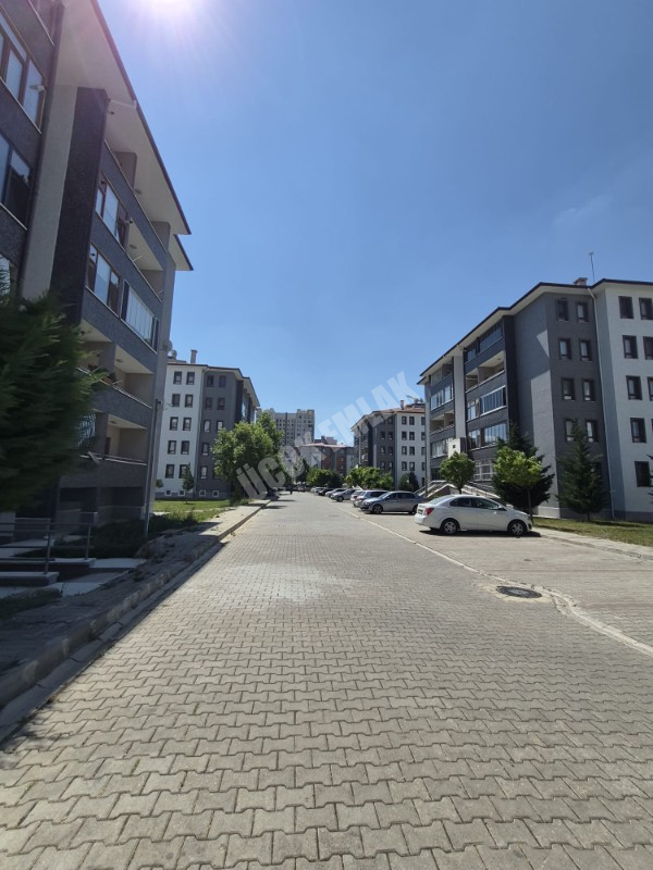 AFYON ÜÇOK EMLAKTAN UYDUKENT OTOGAR TOKİ DE KİRALIK 3+1 BAKIMLI GENİŞ DAİRE