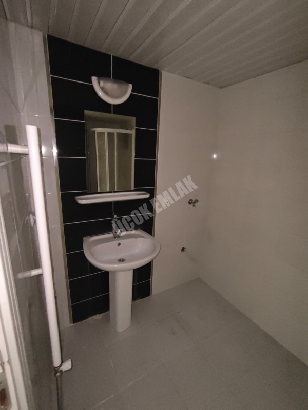 AFYON ÜÇOK EMLAKTAN UYDUKENT OTOGAR TOKİ DE KİRALIK 3+1 BAKIMLI GENİŞ DAİRE