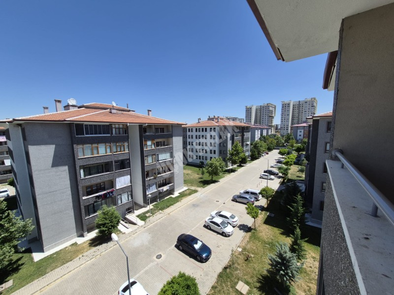 AFYON ÜÇOK EMLAKTAN UYDUKENT OTOGAR TOKİ DE KİRALIK 3+1 BAKIMLI GENİŞ DAİRE