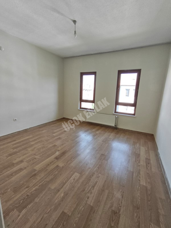 AFYON ÜÇOK EMLAKTAN UYDUKENT OTOGAR TOKİ DE KİRALIK 3+1 BAKIMLI GENİŞ DAİRE