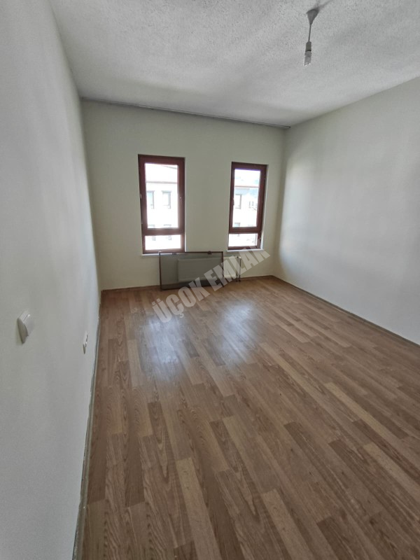 AFYON ÜÇOK EMLAKTAN UYDUKENT OTOGAR TOKİ DE KİRALIK 3+1 BAKIMLI GENİŞ DAİRE