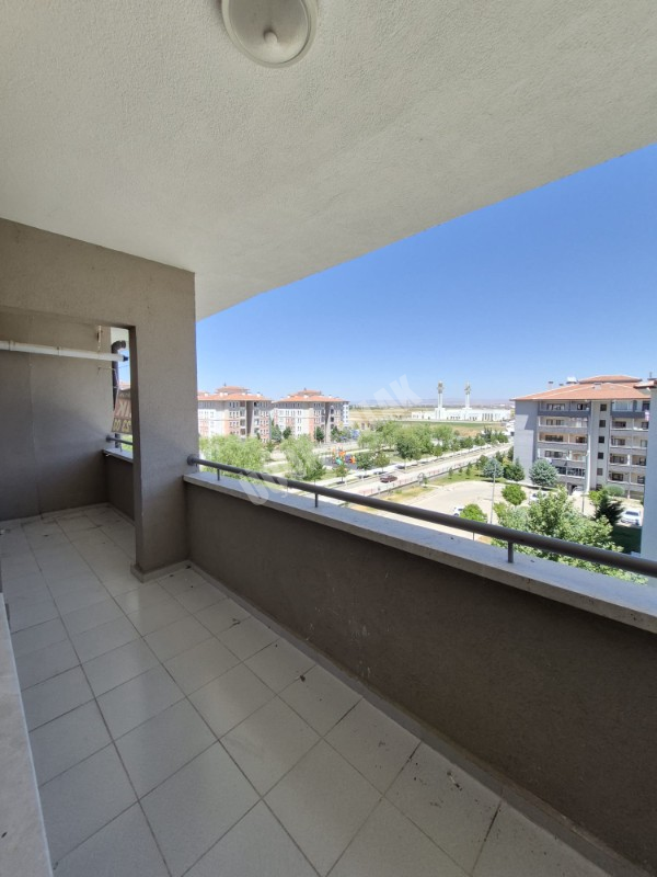 AFYON ÜÇOK EMLAKTAN UYDUKENT OTOGAR TOKİ DE KİRALIK 3+1 BAKIMLI GENİŞ DAİRE