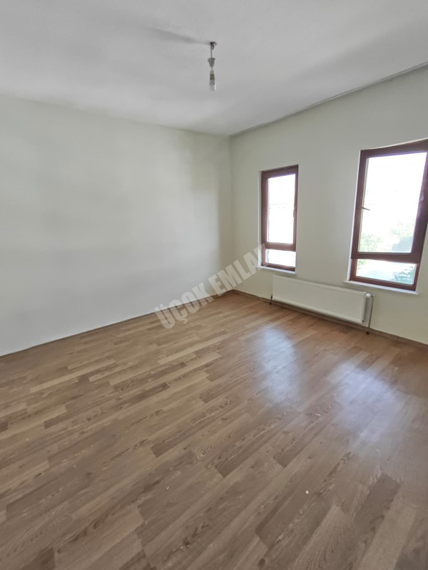 AFYON ÜÇOK EMLAKTAN UYDUKENT OTOGAR TOKİ DE KİRALIK 3+1 BAKIMLI GENİŞ DAİRE