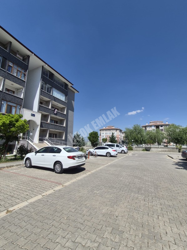 AFYON ÜÇOK EMLAKTAN UYDUKENT OTOGAR TOKİ DE KİRALIK 3+1 BAKIMLI GENİŞ DAİRE