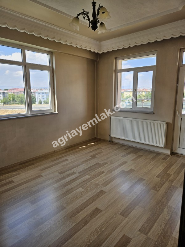 FIRAT MAHALLESİ MERKEZİ LOKASYONDA SATILIK GENİŞ 4+1 DAİRE