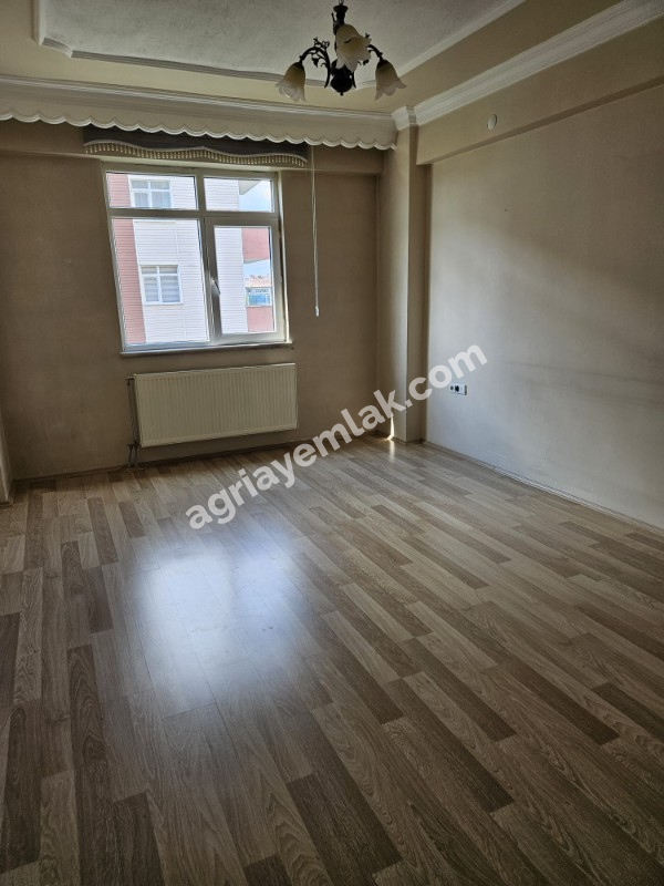 FIRAT MAHALLESİ MERKEZİ LOKASYONDA SATILIK GENİŞ 4+1 DAİRE