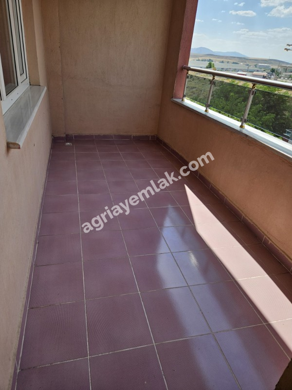FIRAT MAHALLESİ MERKEZİ LOKASYONDA SATILIK GENİŞ 4+1 DAİRE
