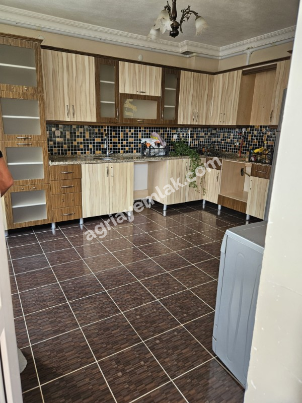 FIRAT MAHALLESİ MERKEZİ LOKASYONDA SATILIK GENİŞ 4+1 DAİRE