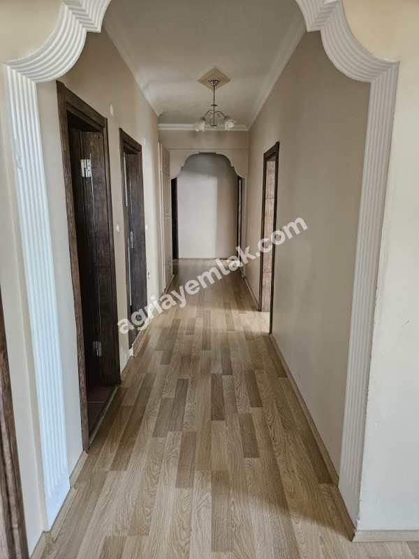 FIRAT MAHALLESİ MERKEZİ LOKASYONDA SATILIK GENİŞ 4+1 DAİRE