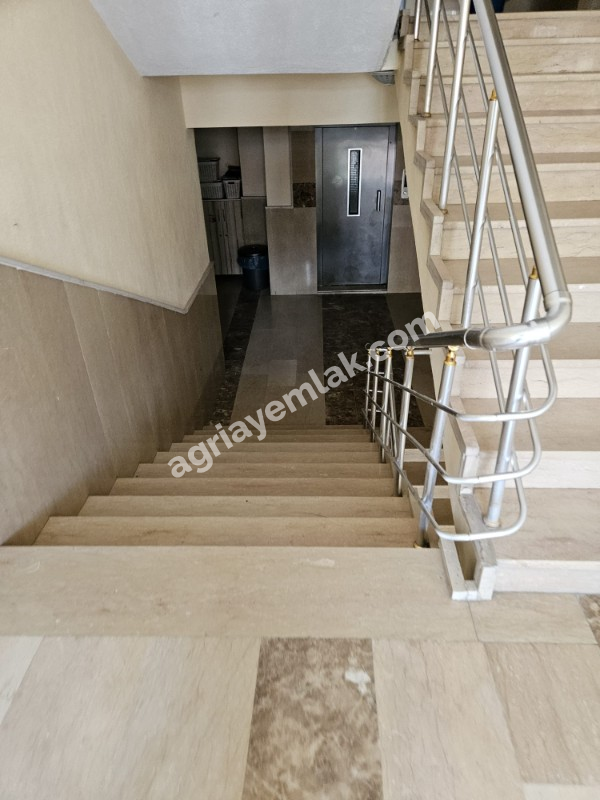 FIRAT MAHALLESİ MERKEZİ LOKASYONDA SATILIK GENİŞ 4+1 DAİRE