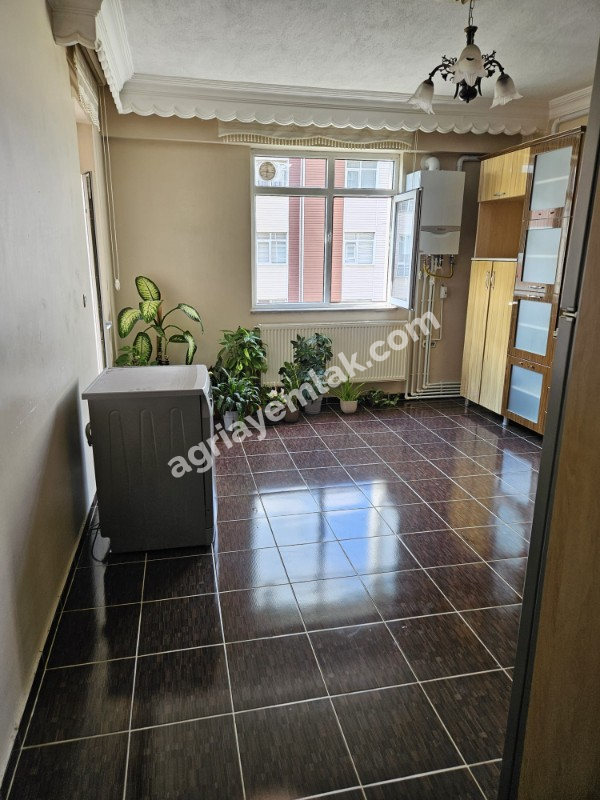 FIRAT MAHALLESİ MERKEZİ LOKASYONDA SATILIK GENİŞ 4+1 DAİRE