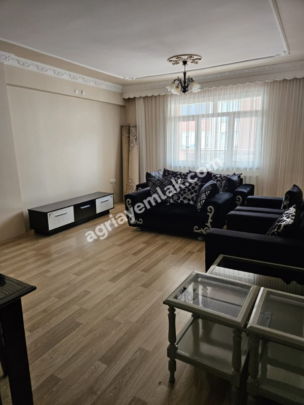 FIRAT MAHALLESİ MERKEZİ LOKASYONDA SATILIK GENİŞ 4+1 DAİRE