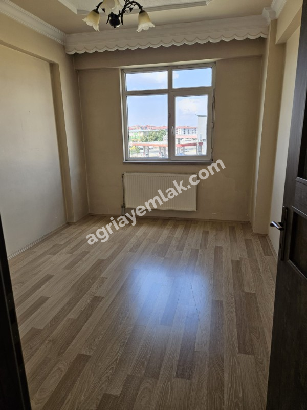 FIRAT MAHALLESİ MERKEZİ LOKASYONDA SATILIK GENİŞ 4+1 DAİRE