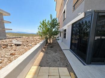 Didim Hisar Mahallesi'nde Bahçe Kullanımlı Satılık 1+1 Daire
