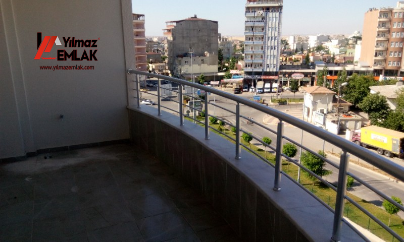 YILMAZ EMLAK'TAN KAHTA TEDAŞ KAVŞAĞINDA KİRALIK 3+1 DAİRE
