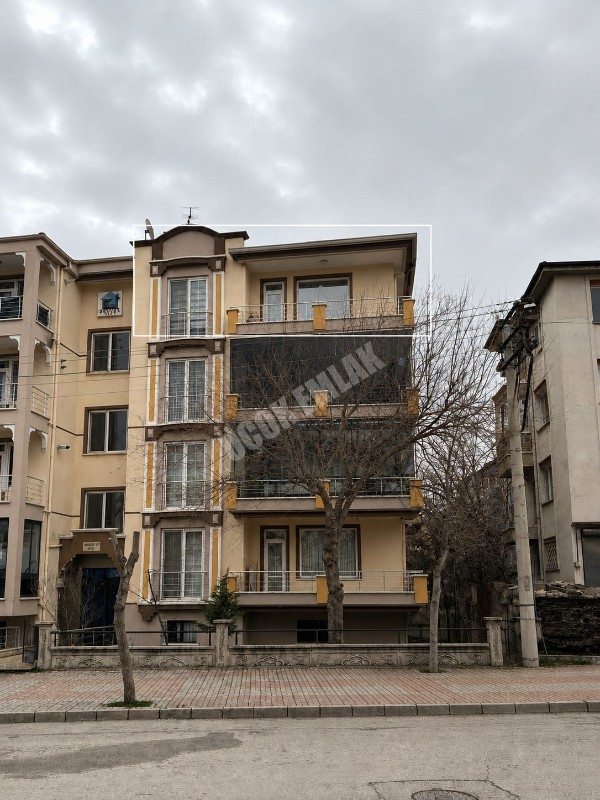 * AFYON ÜÇOK EMLAKTAN GÜVENEVLER MAH 3+1 115M² TEMİZ BAKIMLI SATILIK DAİRE *